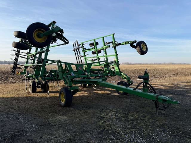 Image of John Deere 2410 equipment image 1