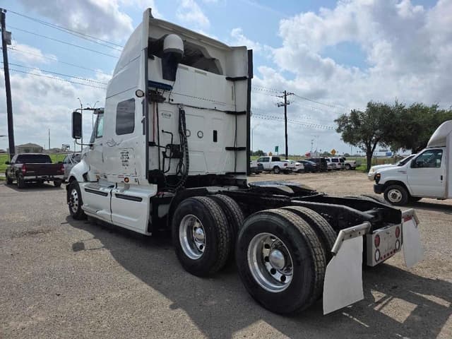 Image of International ProStar Plus 122 equipment image 3