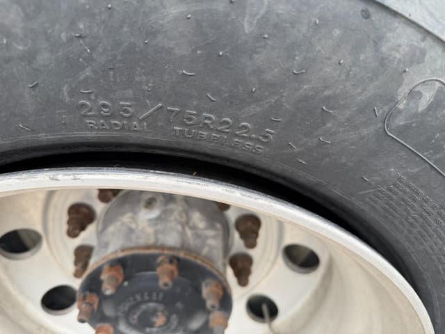 Image of Freightliner Cascadia equipment image 4