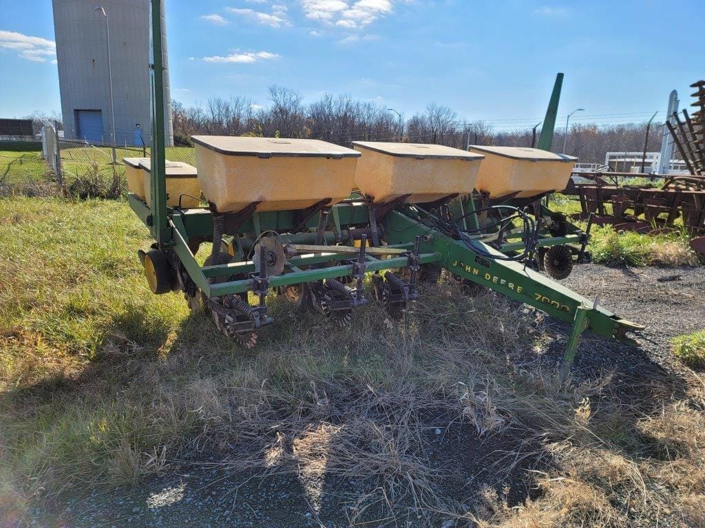 Main image John Deere 7000