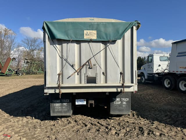 Image of Ford 8000 equipment image 3