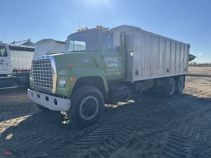 1976 Ford 8000 Image