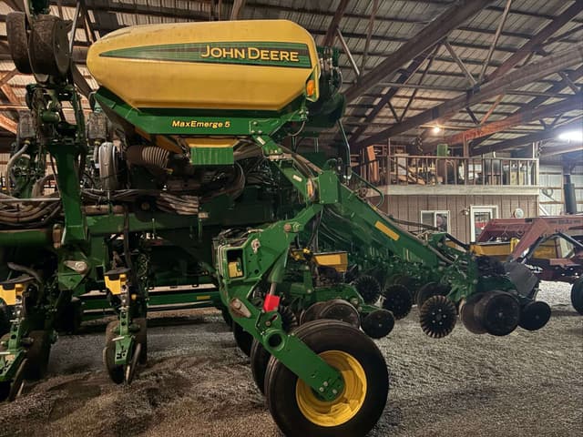 Image of John Deere 1795 equipment image 4