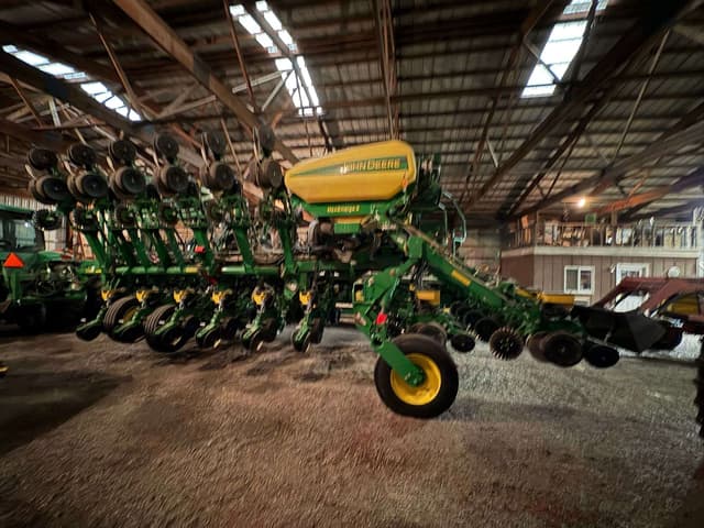 Image of John Deere 1795 equipment image 1