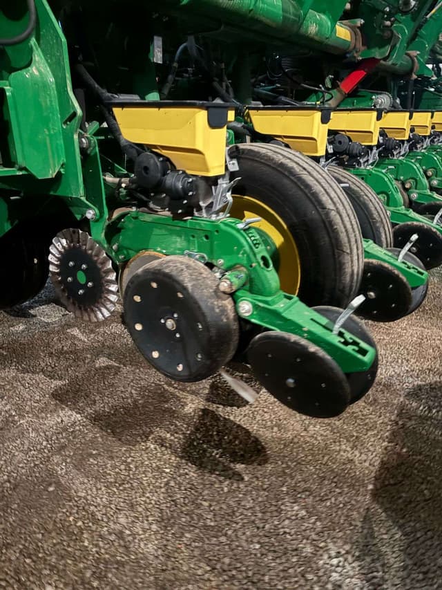 Image of John Deere 1795 equipment image 2