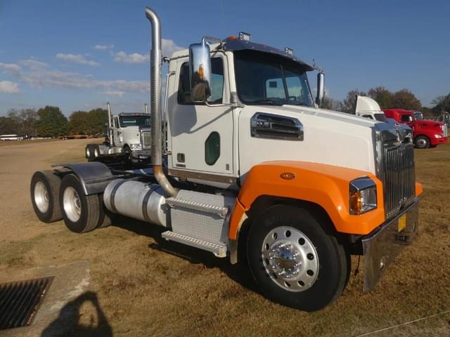 Image of Western Star W4700SF equipment image 1