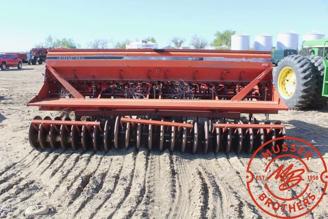 Image of International Harvester 7200 equipment image 4