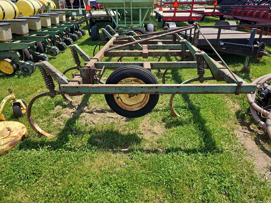 Image of John Deere 1610 Image 1