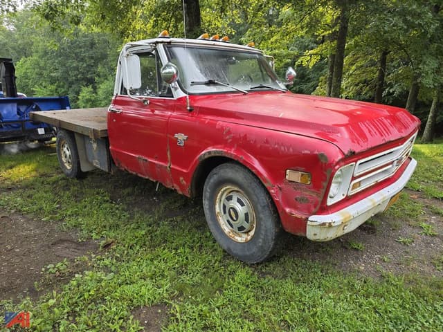 Image of Chevrolet C30 equipment image 1