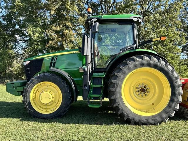 Image of John Deere 7230R equipment image 1