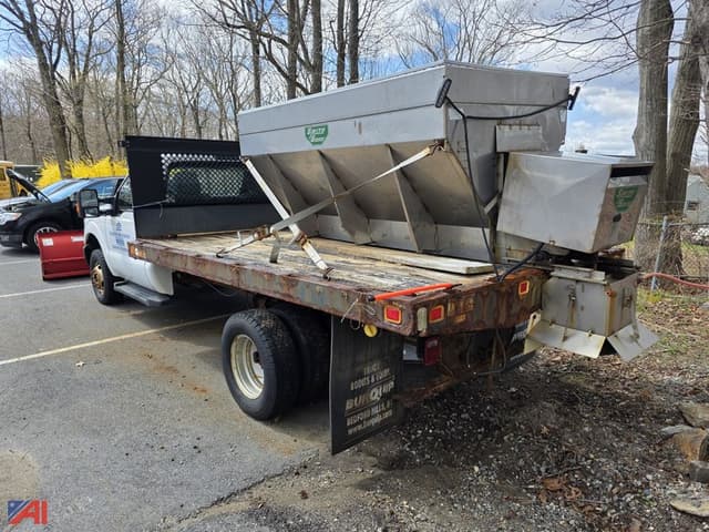 Image of Ford F-350 equipment image 2