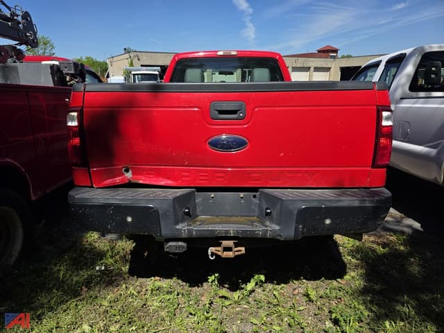 Image of Ford F-350 equipment image 4