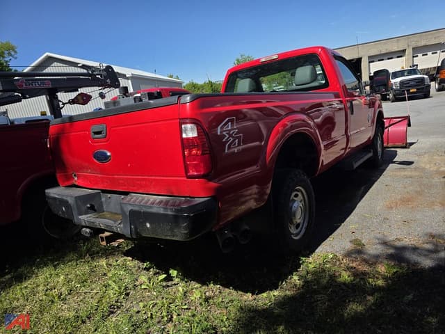 Image of Ford F-350 equipment image 3