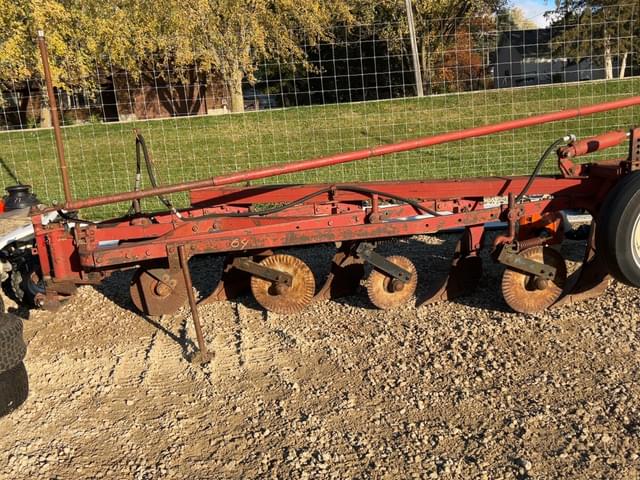 Image of International Harvester 540 equipment image 2