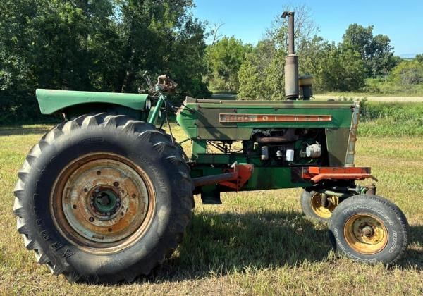 1968 Oliver 1850 Equipment Image0