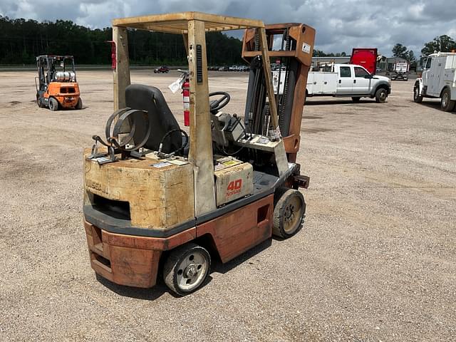 Image of Nissan 40 equipment image 4