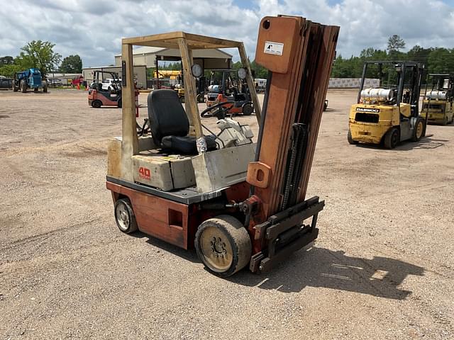 Image of Nissan 40 equipment image 2