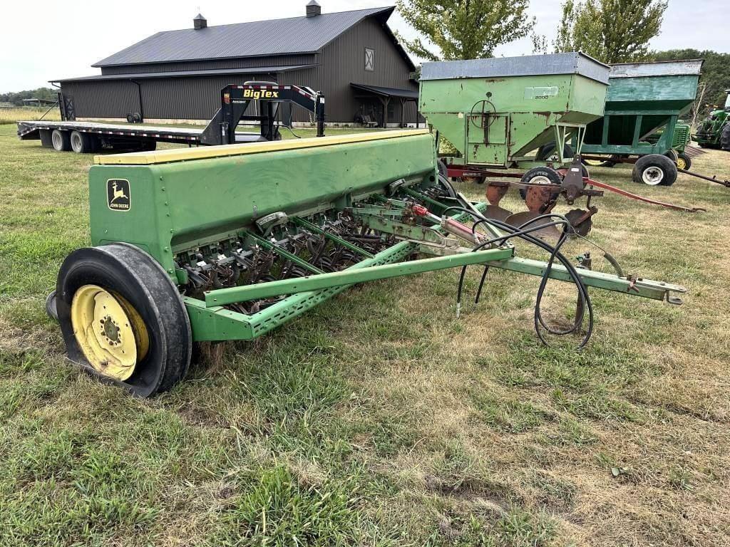 Image of John Deere 8200 Primary image