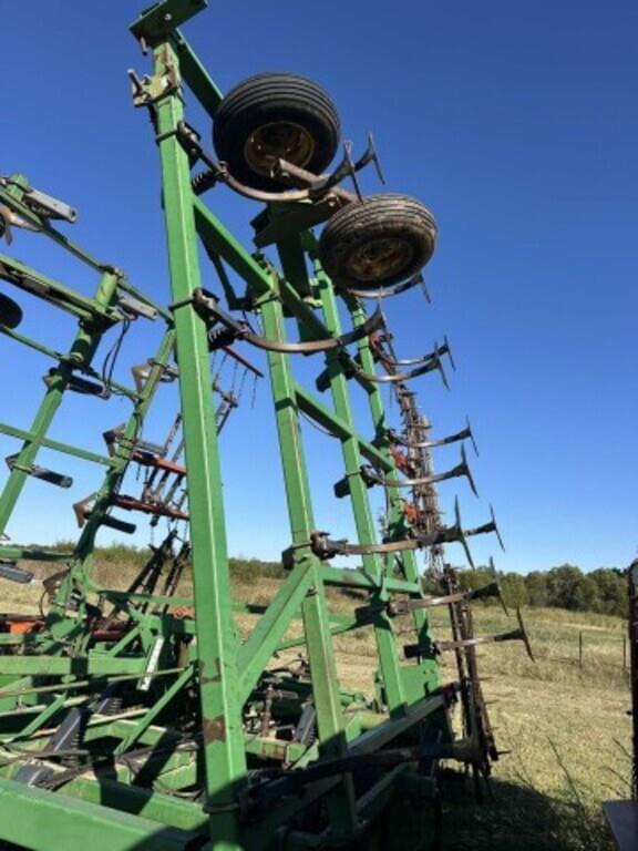 Image of John Deere 680 equipment image 2