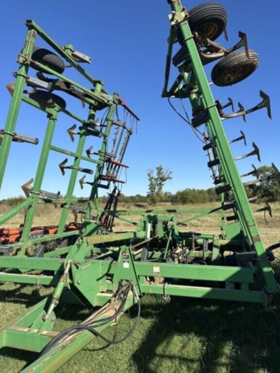 Image of John Deere 680 equipment image 1