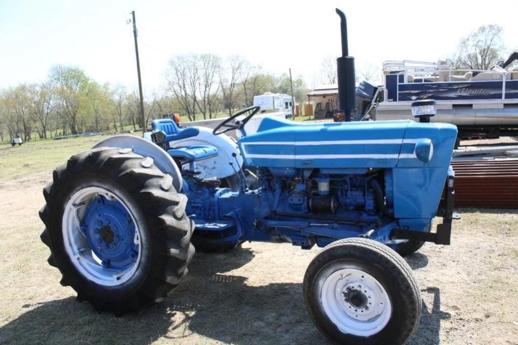 Ford 4000 Equipment Image0