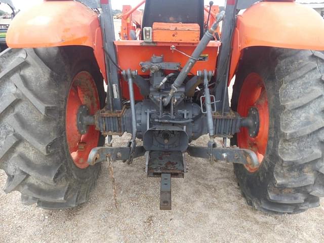 Image of Kubota M5640SU equipment image 3