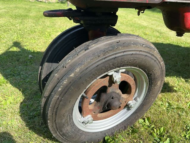Image of Farmall B equipment image 4