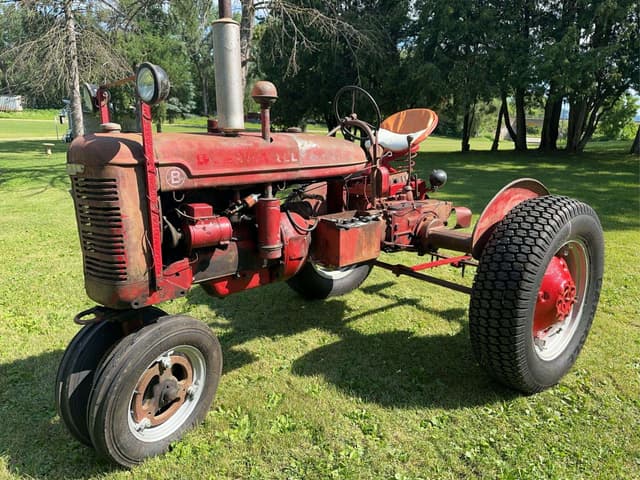 Image of Farmall B equipment image 1