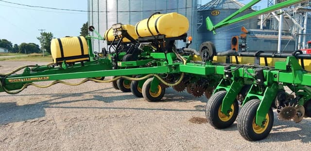Image of John Deere 1780 equipment image 1