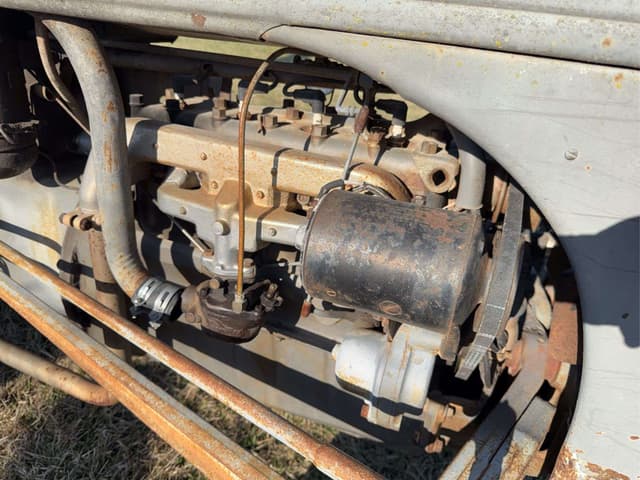 Image of Ford 8N equipment image 1