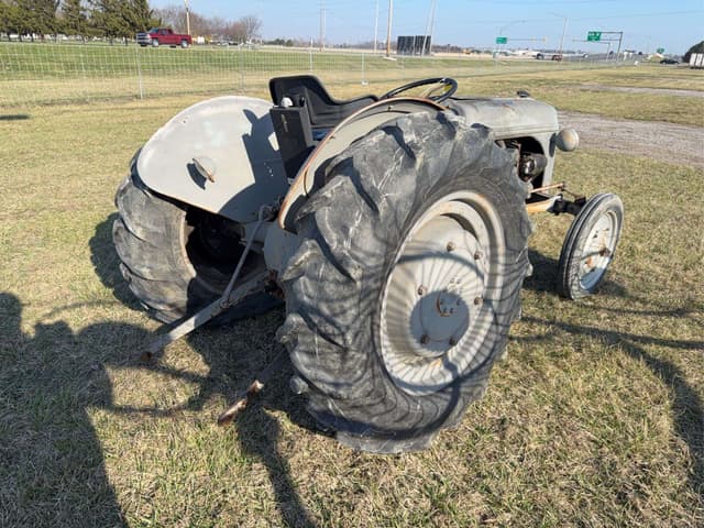 Image of Ford 8N equipment image 4
