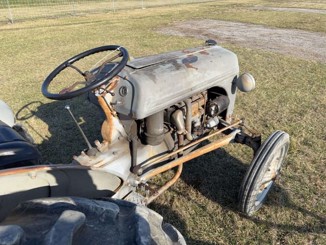 Image of Ford 8N equipment image 2