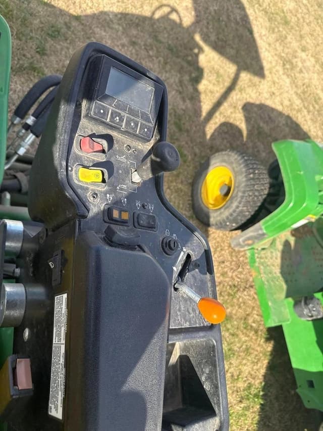 Image of John Deere 7200A equipment image 4