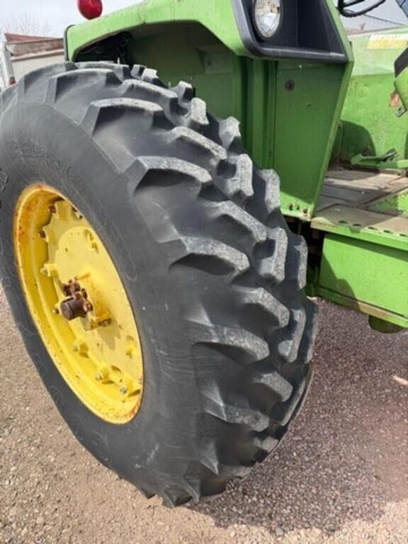 Image of John Deere 4030 equipment image 4