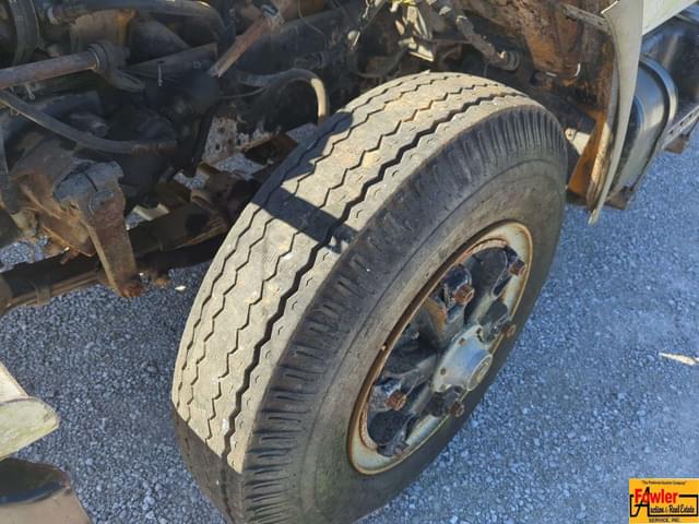 Image of International F1954 equipment image 4