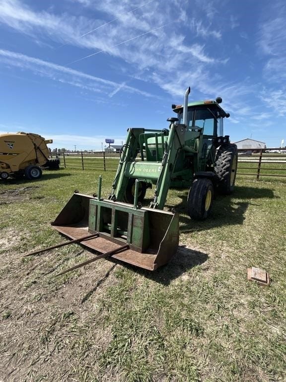 John Deere 4040 Equipment Image0