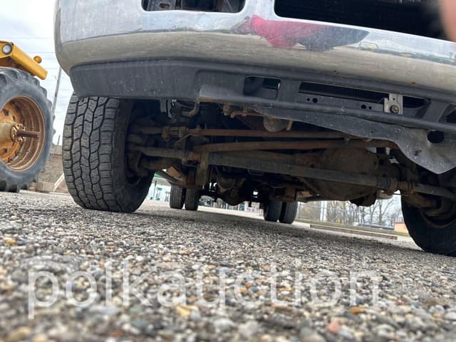 Image of Ford F-350 equipment image 2