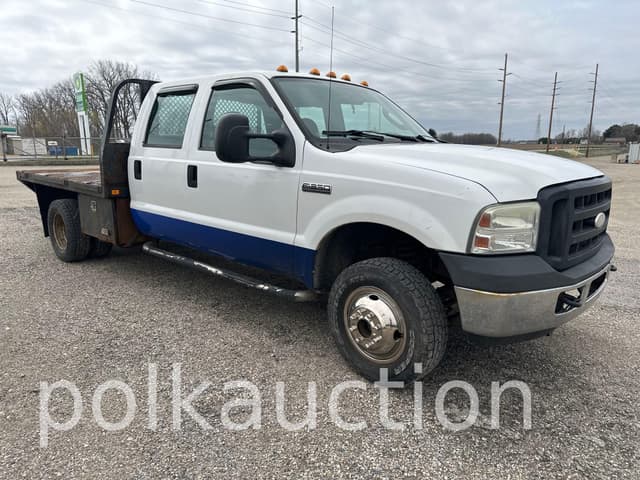 Image of Ford F-350 equipment image 3