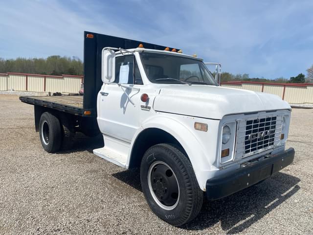 Image of GMC 5500 equipment image 2