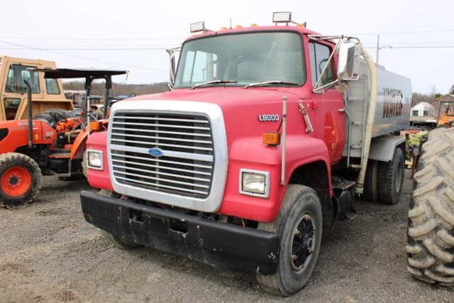 Image of Ford L8000 equipment image 2