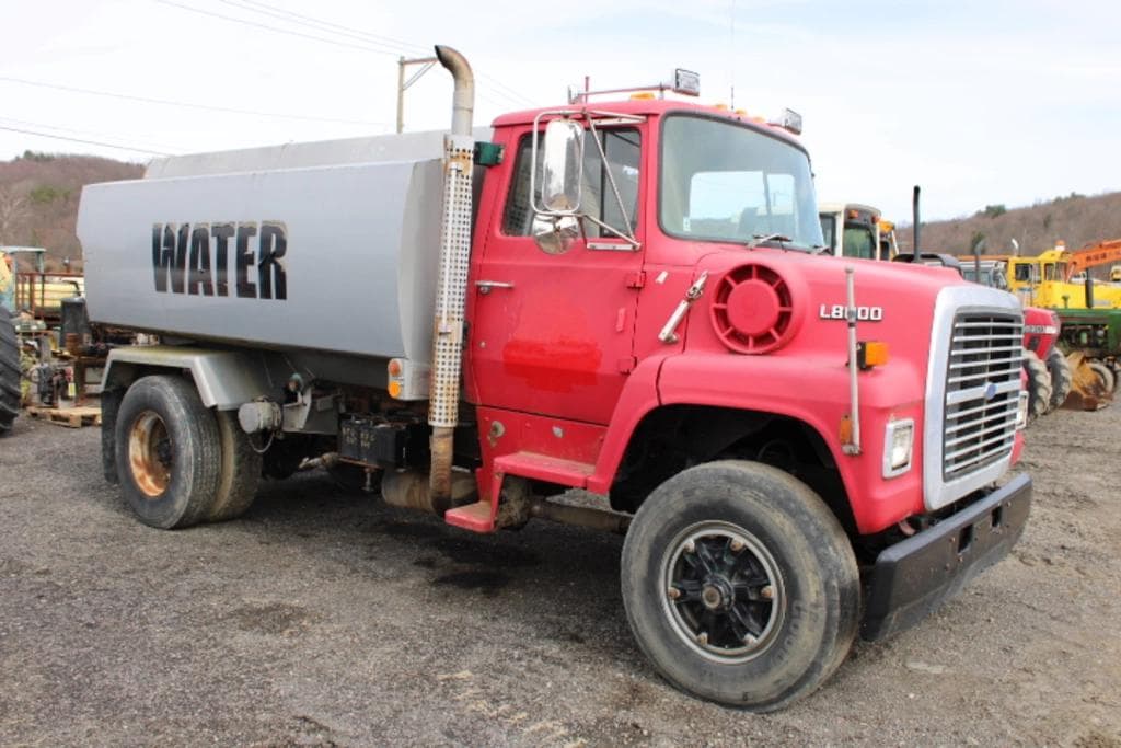 Image of Ford L8000 Primary image