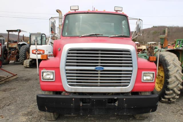 Image of Ford L8000 equipment image 1