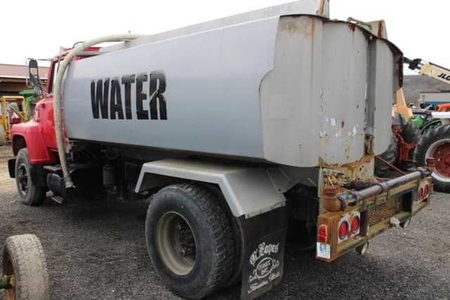 Image of Ford L8000 equipment image 3