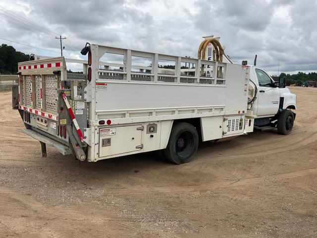 Image of Chevrolet 5500HD equipment image 4