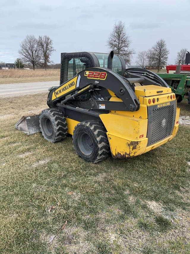 Image of New Holland L228 equipment image 4