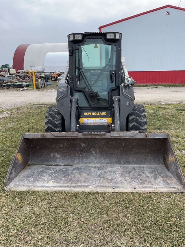 Image of New Holland L228 equipment image 1