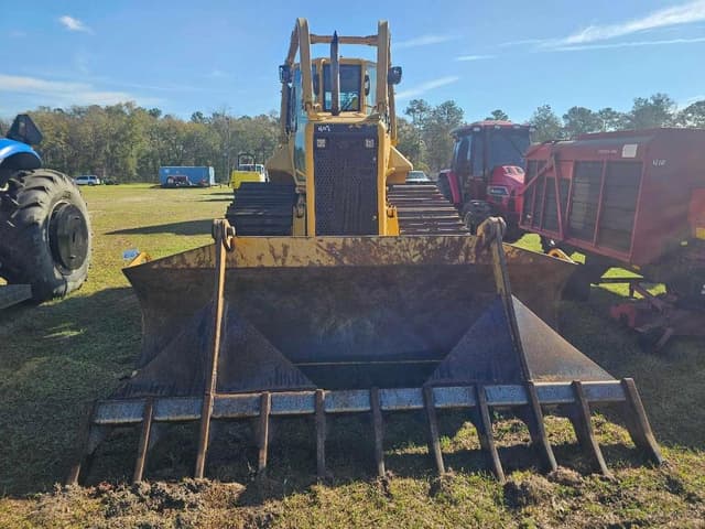 Image of Caterpillar D5N equipment image 4