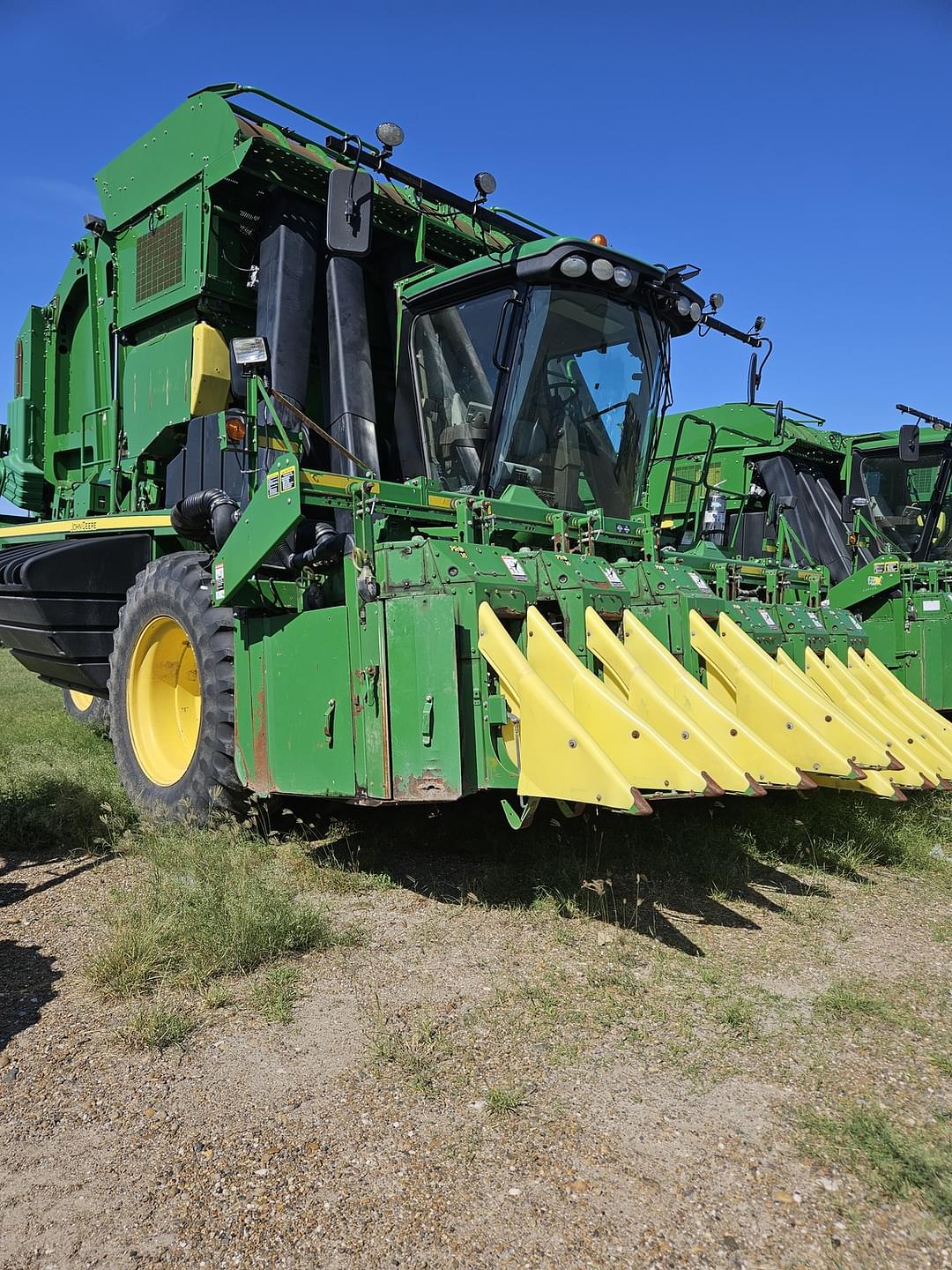 Image of John Deere CP690 Image 1