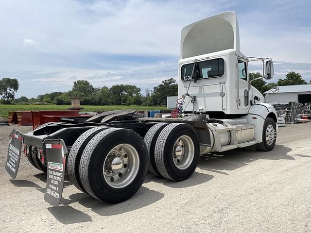 Image of Peterbilt 384 equipment image 4
