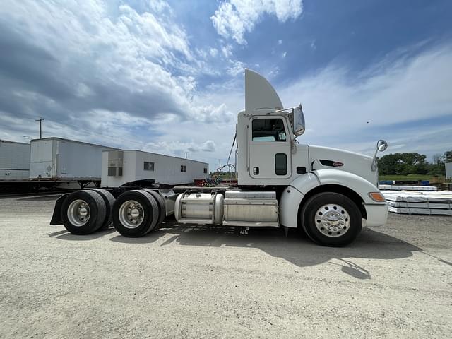 Image of Peterbilt 384 equipment image 3